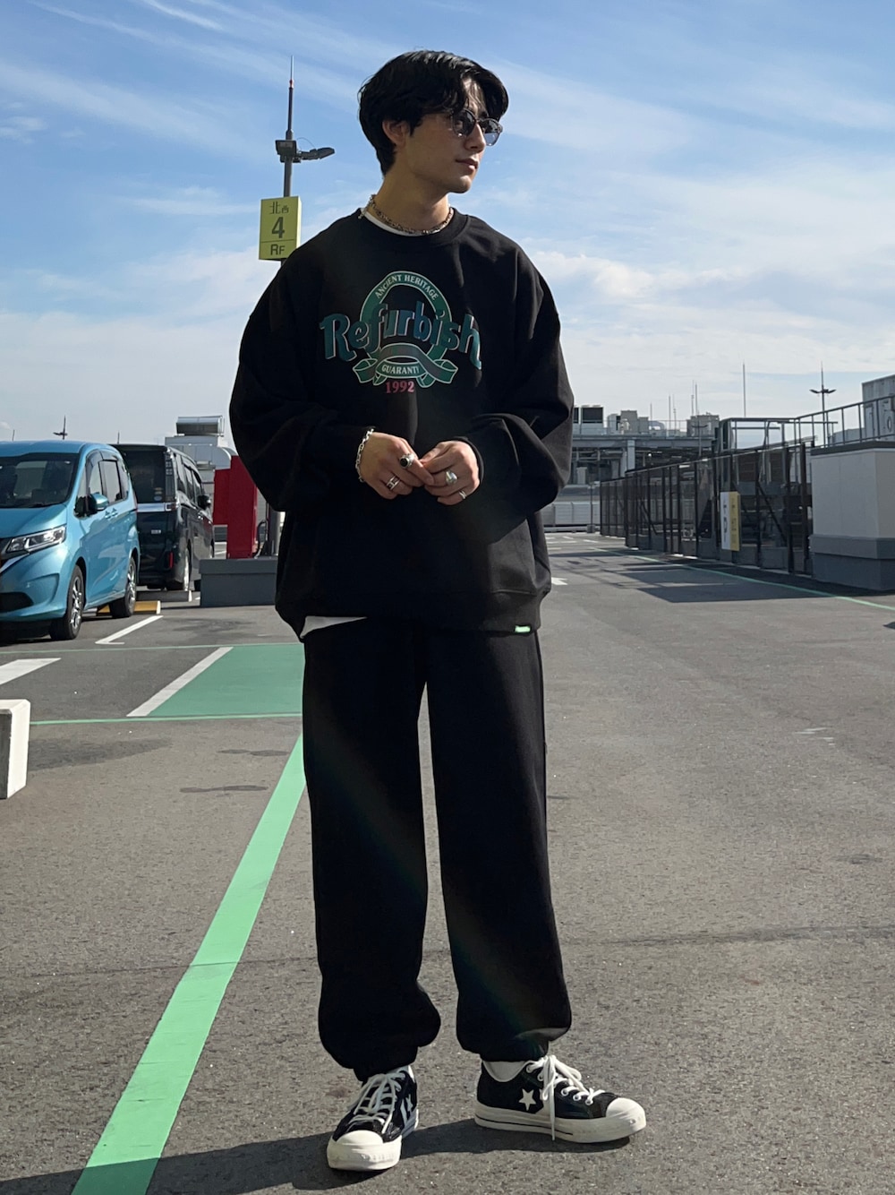 「クリスマスに着たい服、ビッグシルエット、スニーカーコーデ、セットアップ」｜「BACK NUMBERの【BACK NUMBER】Ｒｅｆｕｒｂｉｓｈクルー（スウェット、ブラック系）」を使った、shoki1997rさん（メンズ・167cm）の冬コーディネートの1枚目の写真