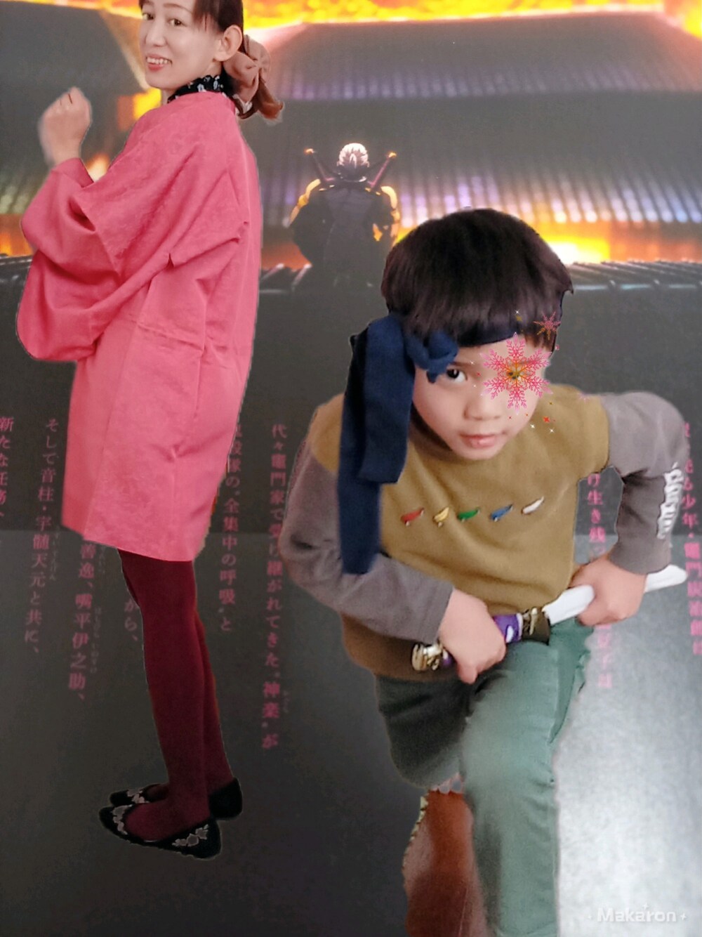 ブラック系のシャツ/ブラウス、ブラック系のパンプス、グリーン系のトップスを着用したキッズの冬コーディネートの5枚目の写真