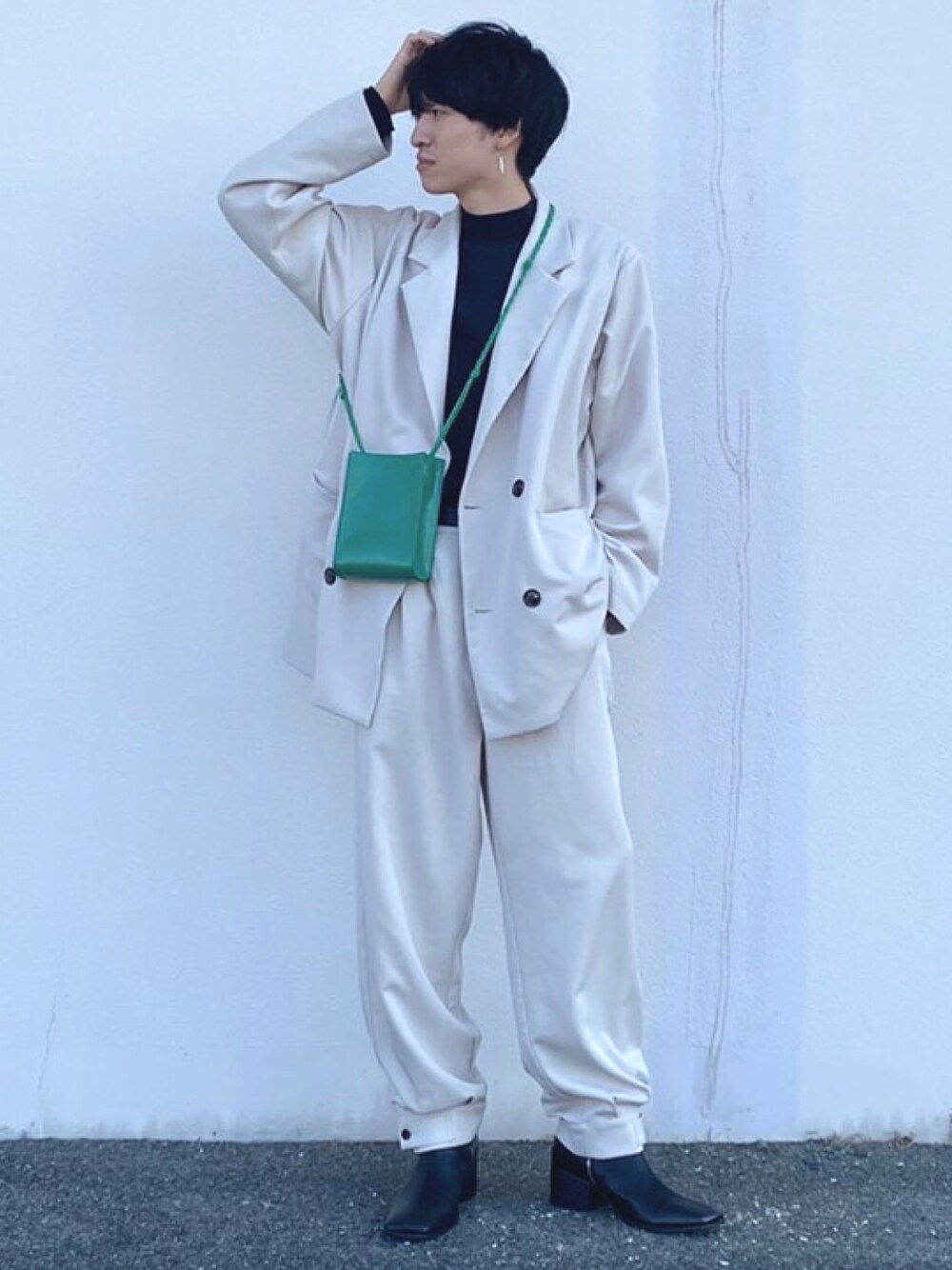 「秋冬コーデ、シンプルスタイル、大人カジュアル、おしゃれさんと繋がりたい、今日のコーデ、ootd、セットアップ、ブーツ、ホワイト、グリーン、epnok、glabella、ユニクロ、冬コーデ、ジャケット」｜「epnokのアイテム（セットアップ、ホワイト系）」を使った、yusukeさん（メンズ・170cm）の秋コーディネートの1枚目の写真