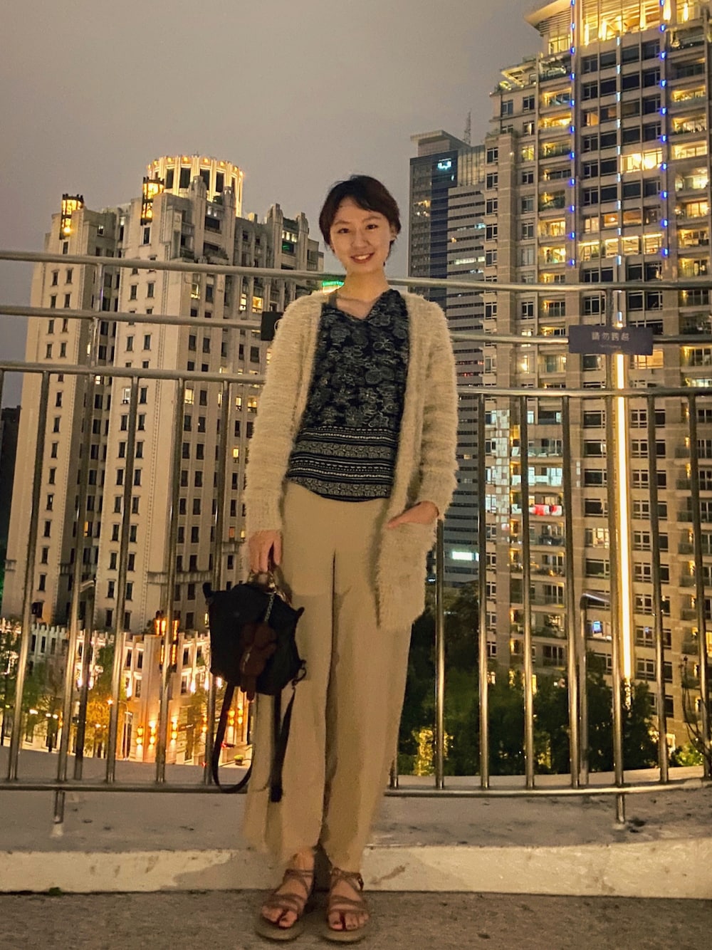 「OLD NAVYのアイテム（トップス、ブラック系）」を使った、Zi Yu Chou🇹🇼さん（レディース・170cm）の春コーディネートの1枚目の写真