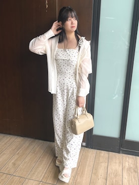 「one after another NICE CLAUP（ワンアフターアナザーナイスクラップ）のアイテム（サロペット/オーバーオール）」を使った、ゆうなさん（レディース・158cm）の春コーディネート