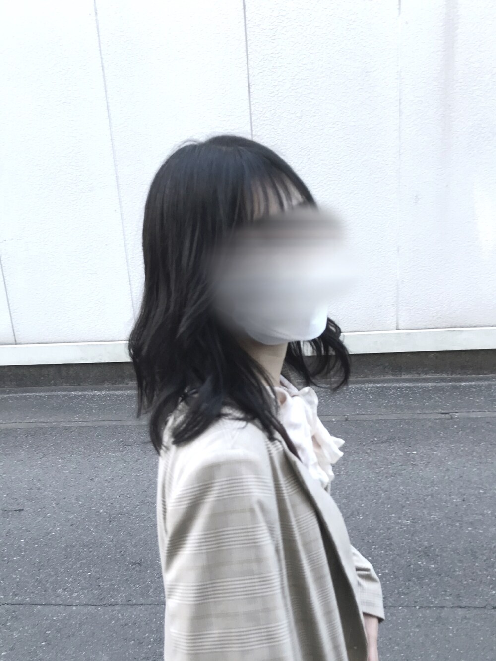 「大人ガーリー、春コーデ、春先取り、シンプルコーデ、淡色女子、ブラウス、ジャケット、チェックジャケット、ジャケットコーデ」｜「GUのアイテム（テーラードジャケット、ベージュ系）」を使った、奏ིྀさん（レディース・156cm）の冬コーディネートの1枚目の写真