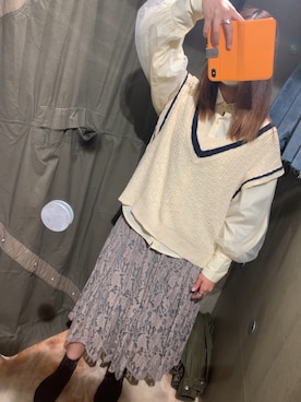 2本ライン入りニットベストを使った人気ファッションコーディネート Wear