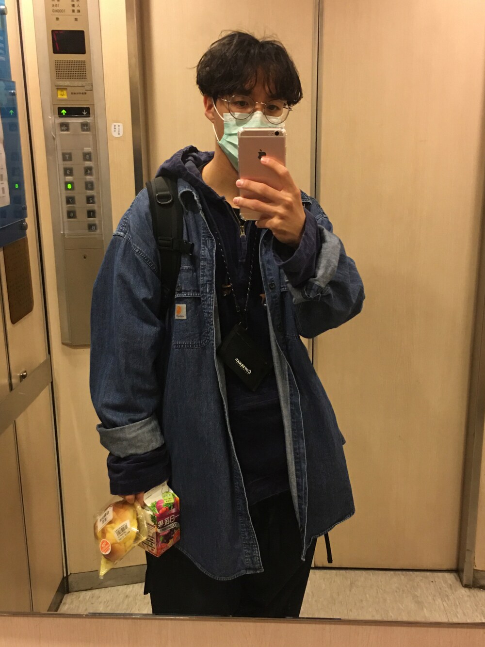 「ootd、鏡子是你最好的朋友」｜「COVERNATのアイテム（コインケース、ブラック系）」を使った、3yuuu3さん（メンズ・161cm）の冬コーディネートの1枚目の写真