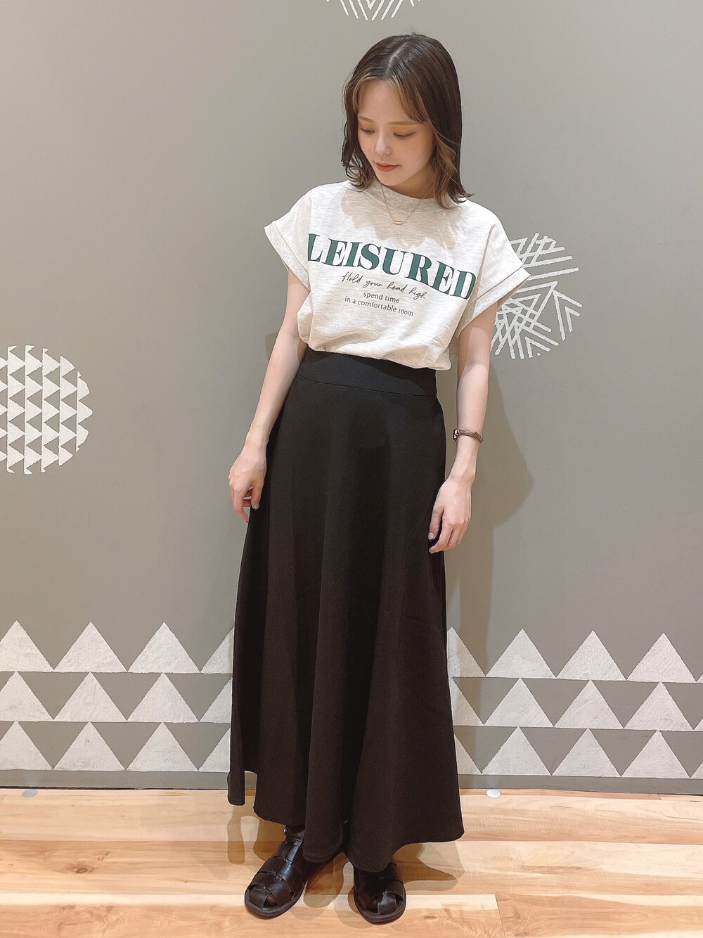 「Samansa Mos2 blueのミニ裏毛ノースリーブロゴプルオーバー（Tシャツ/カットソー、グレー系）」を使った、えぐちさん（レディース・154cm）の夏コーディネートの1枚目の写真