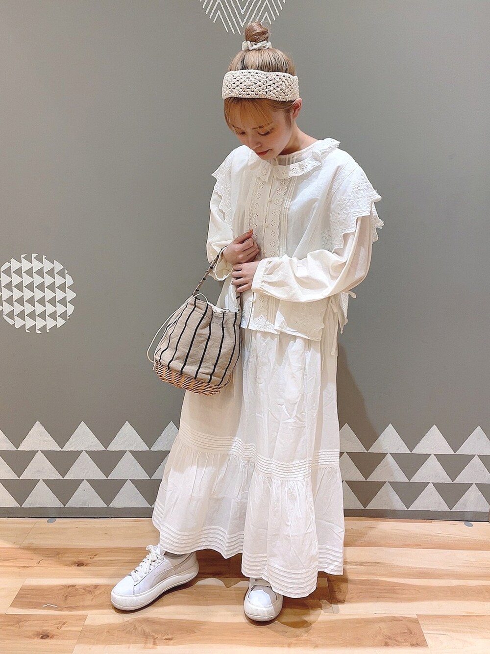 「Samansa Mos2のアイテム（ベスト、ホワイト系）」を使った、えぐちさん（レディース・154cm）の春コーディネートの1枚目の写真