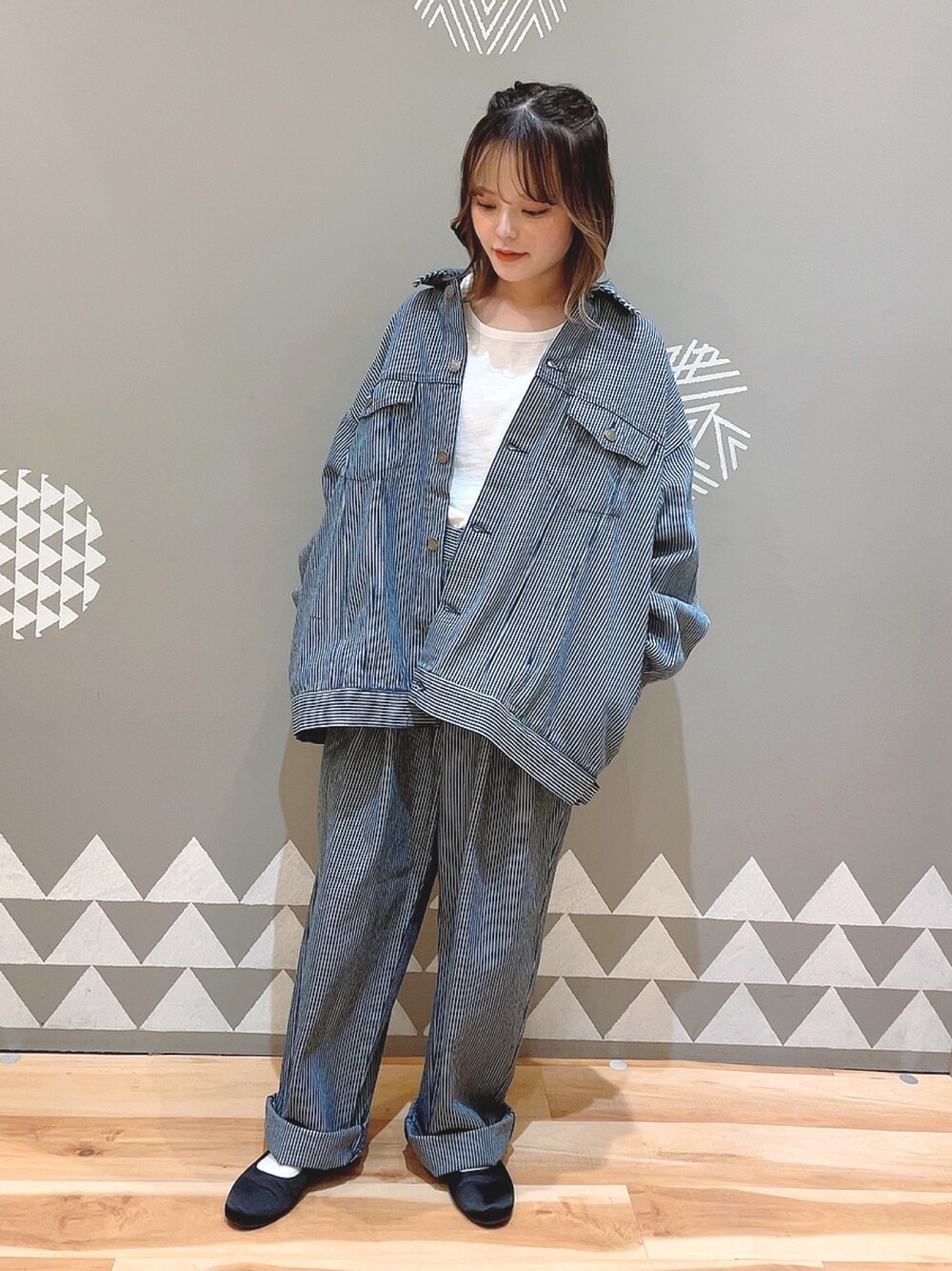 「セットアップ、デニムコーデ」｜「Samansa Mos2のベア天竺クルーネックインナー（Tシャツ/カットソー、ホワイト系）」を使った、えぐちさん（レディース・154cm）の夏コーディネートの1枚目の写真