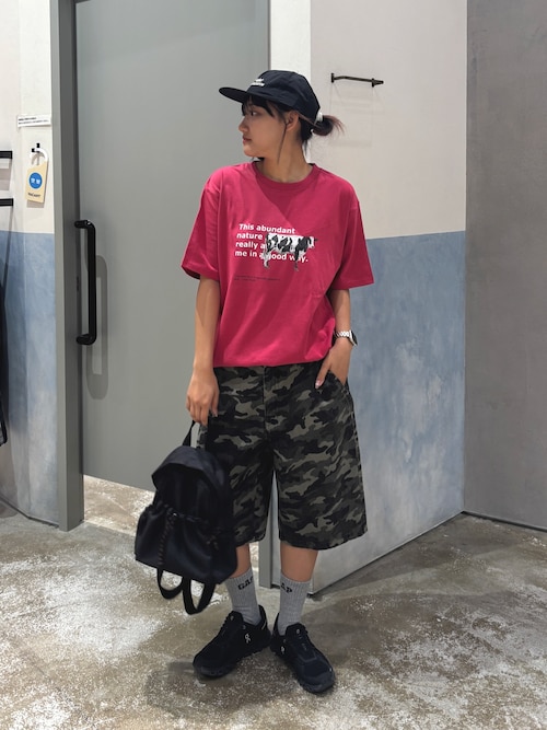 【UNISEX】牛グラフィックTEE