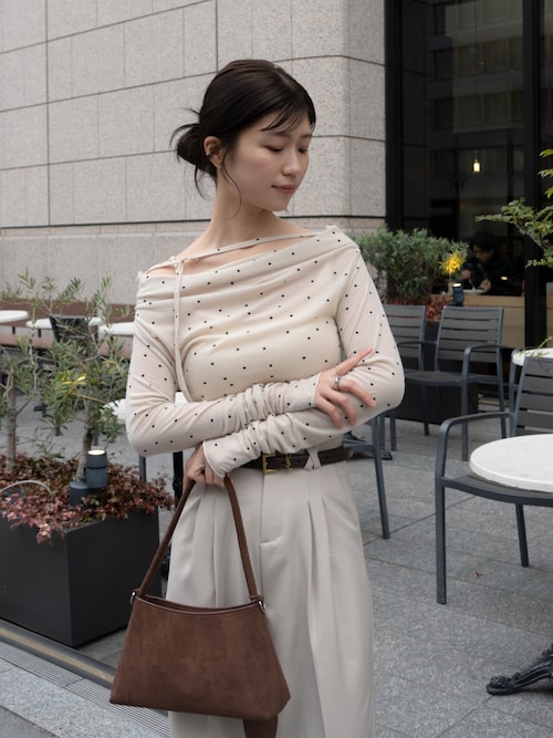 ✨新品✨ENEU エヌー　ポイントシアーハイネックカットソー　アイボリー セール】【on:nue】[お気に入り登録数45,000突破！][着用動画あり