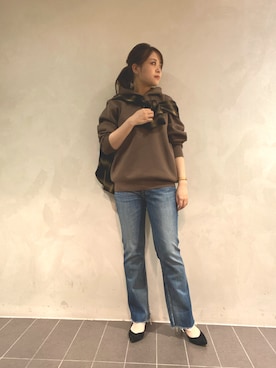 パーカーを使った「チェックシャツ」のレディース人気ファッション