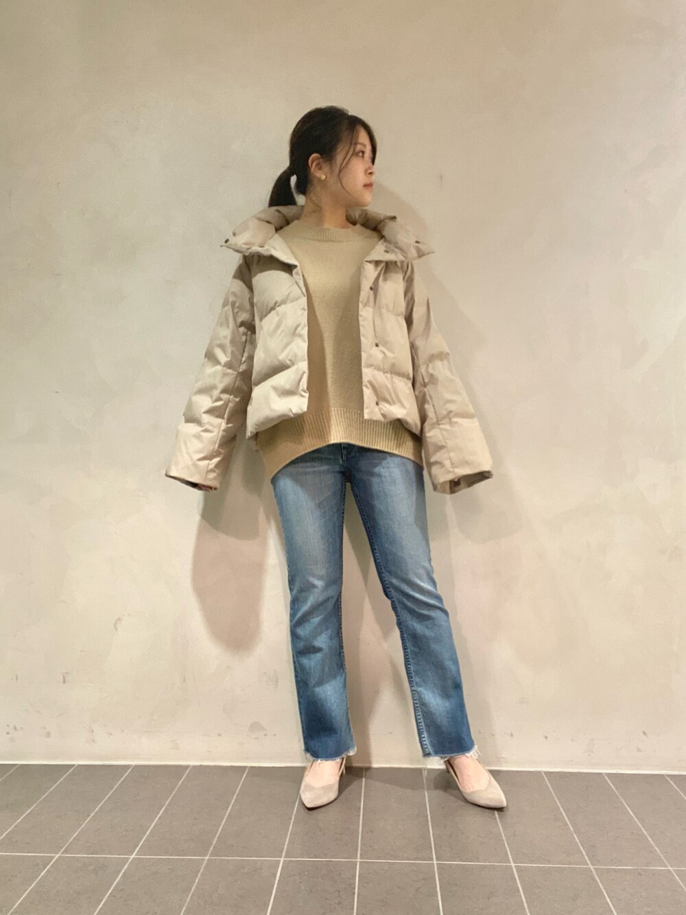 「オトナカジュアル、オトナ女子、カジュアル、ニット、ootd、大人コーデ、いいね、save、フォローお願いします🤑、ダウンジャケット、ショートダウン、デニム、デニムジャケット、ヤヌーク、ニットコーデ、いいね返し、カジュアルコーデ」｜「YANUKの【YANUK／ヤヌーク】ブーツカットデニムパンツ（デニムパンツ、ブルー系）」を使った、nana.さん（レディース・159cm）の冬コーディネートの1枚目の写真