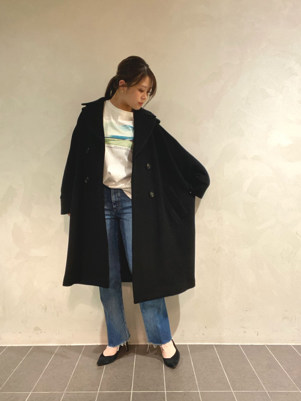 「オトナカジュアル、カジュアル、シンプルコーデ、お出かけコーデ、秋のコーデ、コート、ウールコート、アウター、アウターコーデ、TICCA、ヤヌーク、YANUK、ロングコート、いいね、save、フォローお願いします🤑、いいね返し」｜「YANUKの【YANUK／ヤヌーク】ブーツカットデニムパンツ（デニムパンツ、ブルー系）」を使った、nana.さん（レディース・159cm）の秋コーディネートの1枚目の写真