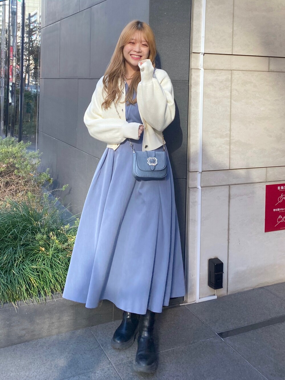 「大人カジュアル、お出かけコーデ、休日スタイル、きれいめカジュアル、大人コーデ、ラクチンコーデ、きれいめコーディネート、ワンピース、ワンピーススタイル、スキッパーワンピース、キレイめカジュアル、シンプルコーデ、オトナカジュアル、オトナ女子、いいね、save、フォローお願いします🤑」｜「natural coutureのスキッパー衿ワンピース（ワンピース、ブルー系）」を使った、nana.さん（レディース・158cm）の冬コーディネートの1枚目の写真