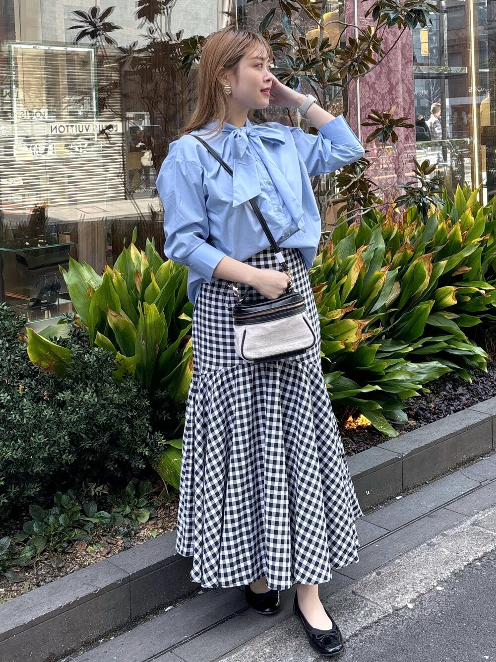 「大人カジュアル、大人かわいい、シンプルコーデ、今日のコーデ、大人可愛い、ootd、ボータイブラウス、ブラウス、リボンブラウス、春のおしゃ見えテクニック、チェックスカート、スカート、マーメイドスカート、きれいめコーディネート、いいね、save、フォローお願いします🤑」｜「natural coutureのBIGボータイシャツブラウス（シャツ/ブラウス、ブルー系）」を使った、nana.さん（レディース・158cm）の春コーディネートの1枚目の写真