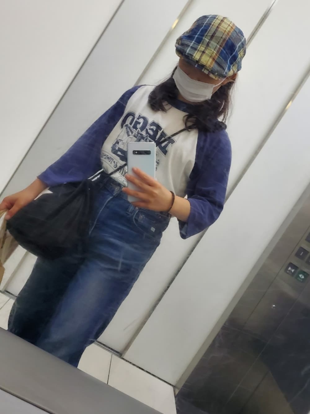 「古着、古着コーデ、アメカジ、converse、ハンチング、デニムパンツ、7分袖、低身長、低身長コーデ」｜「SOMETHINGのアイテム（デニムパンツ、ブルー系）」を使った、karenfreestyleさん（レディース・144cm）の冬コーディネートの1枚目の写真
