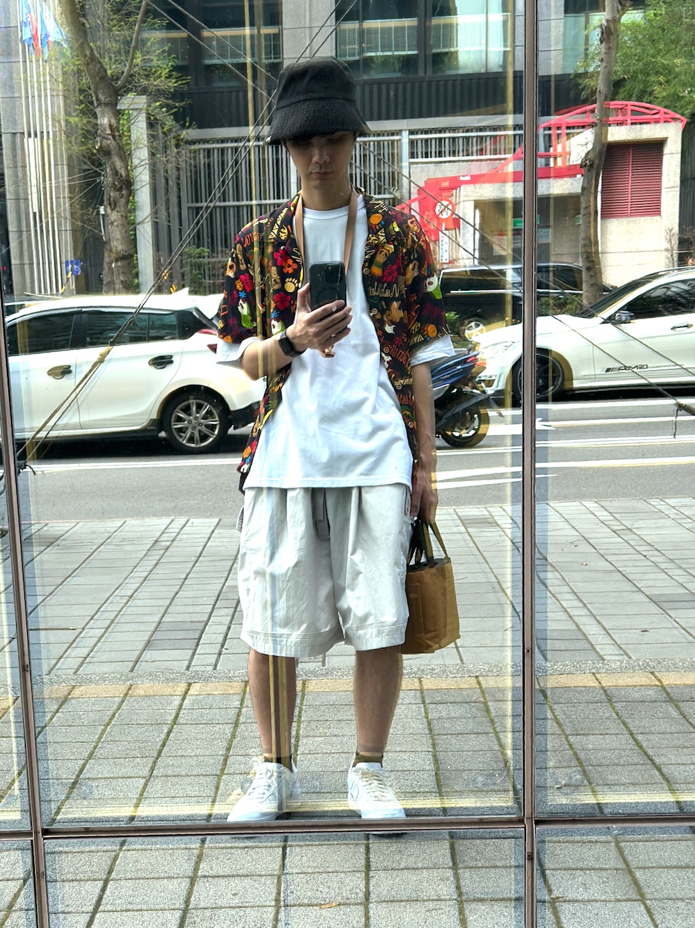 「NIKEのナイキ エア フォース 1 PLT.AF.ORM ウィメンズシューズ / Nike Air Force 1 PLT.AF.ORMWomen's Shoes＜22-29cm 展開＞（スニーカー、ホワイト系）」を使った、HEXA🇹🇼さん（メンズ・183cm）の春コーディネートの1枚目の写真