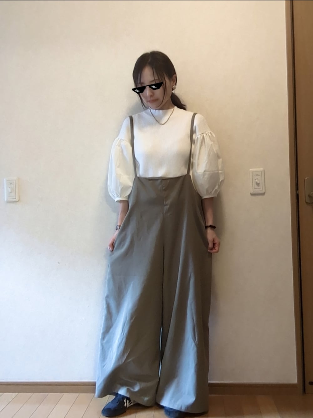 「URBAN RESEARCHのアイテム（Tシャツ/カットソー、ホワイト系）」を使った、ayanoi0803さん（レディース・156cm）の春コーディネートの1枚目の写真