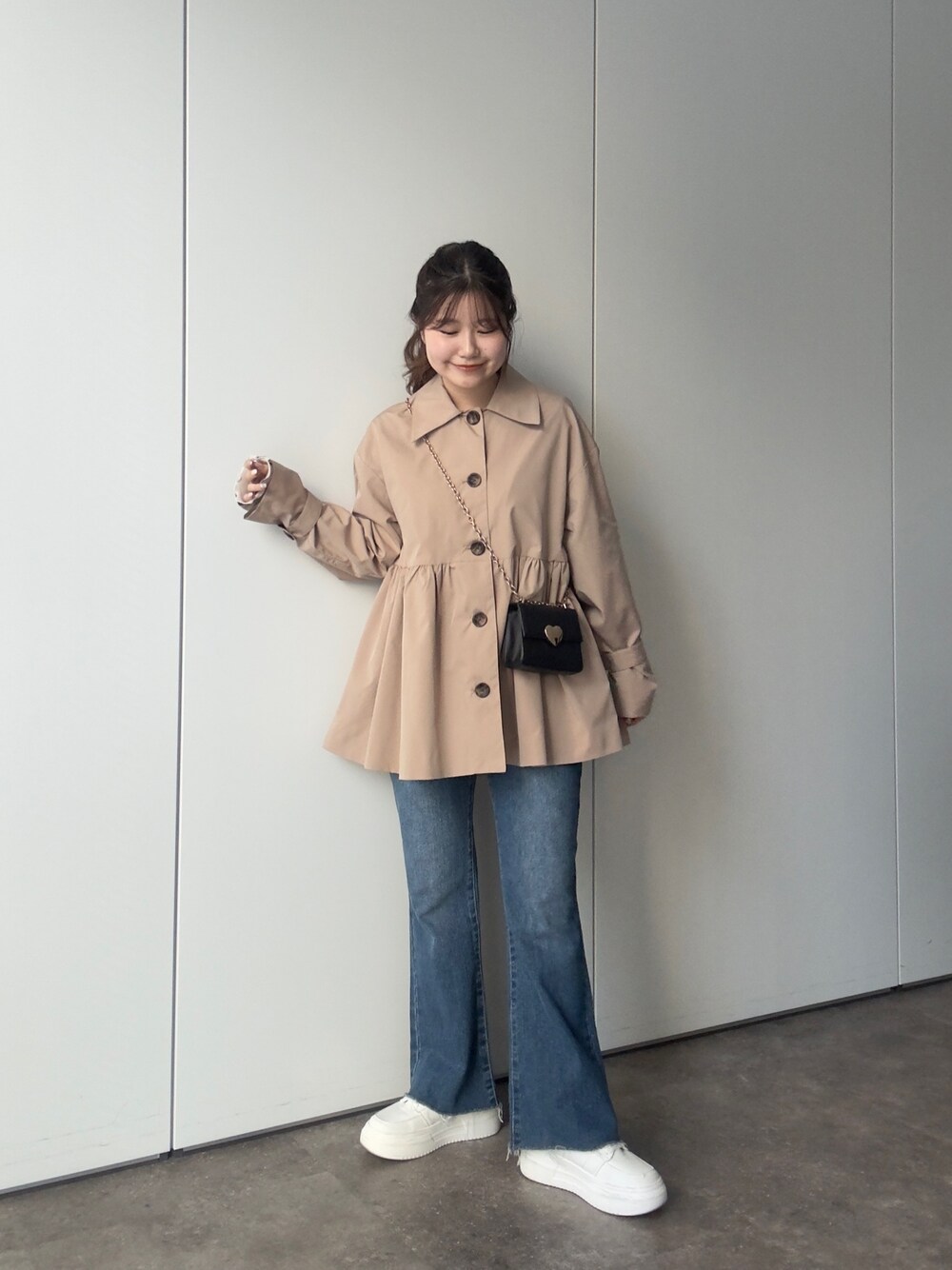 「prose verseのメタルハートミニチェーンバッグ（ショルダーバッグ、ブラック系）」を使った、MIOさん（レディース・158cm）の冬コーディネートの1枚目の写真