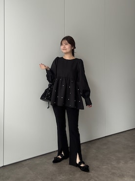 バックリボン裾パールペプラムブラウスを使った人気ファッション