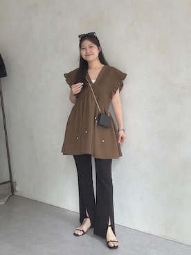 「prose verse（プロズヴェール）の【-3kg見え！】フロントスリットスーパーストレッチパンツ（その他パンツ、ブラック系）」を使った、MIOさん（レディース・158cm）の春コーディネート