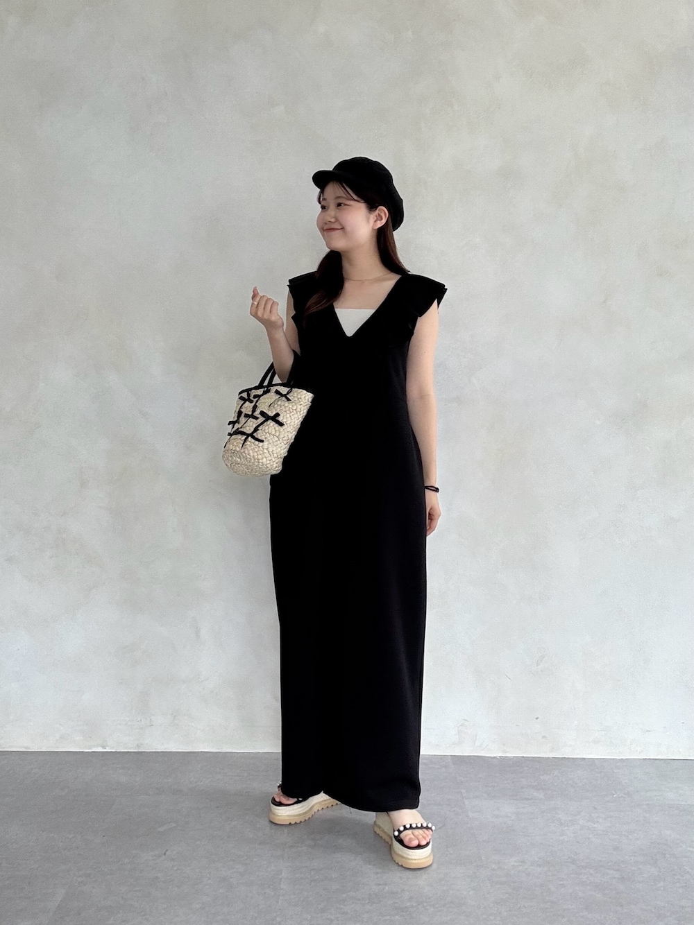 「prose verseのリボンカゴバッグ（かごバッグ、ブラック系）」を使った、MIOさん（レディース・158cm）の春コーディネートの1枚目の写真