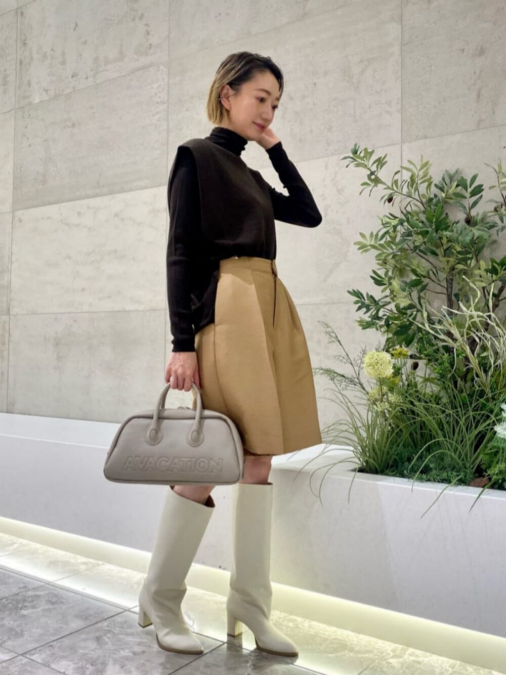 「モード、トレンド」｜「UNITED ARROWSのP/W タック ショートパンツ（その他パンツ、ベージュ系）」を使った、平敷（hirashiki）さん（レディース・169cm）の秋コーディネートの1枚目の写真