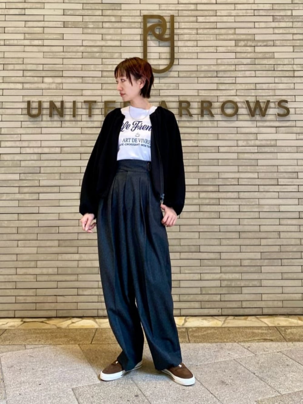 「骨格ナチュラル、イエベ春、ベーシック/トラッド、秋服」｜「Les petits basicsの【別注】＜Les Petits Basics＞LE FRENCH ロングスリーブ Tシャツ（Tシャツ/カットソー、ホワイト系）」を使った、平敷（hirashiki）さん（レディース・169cm）の冬コーディネートの1枚目の写真