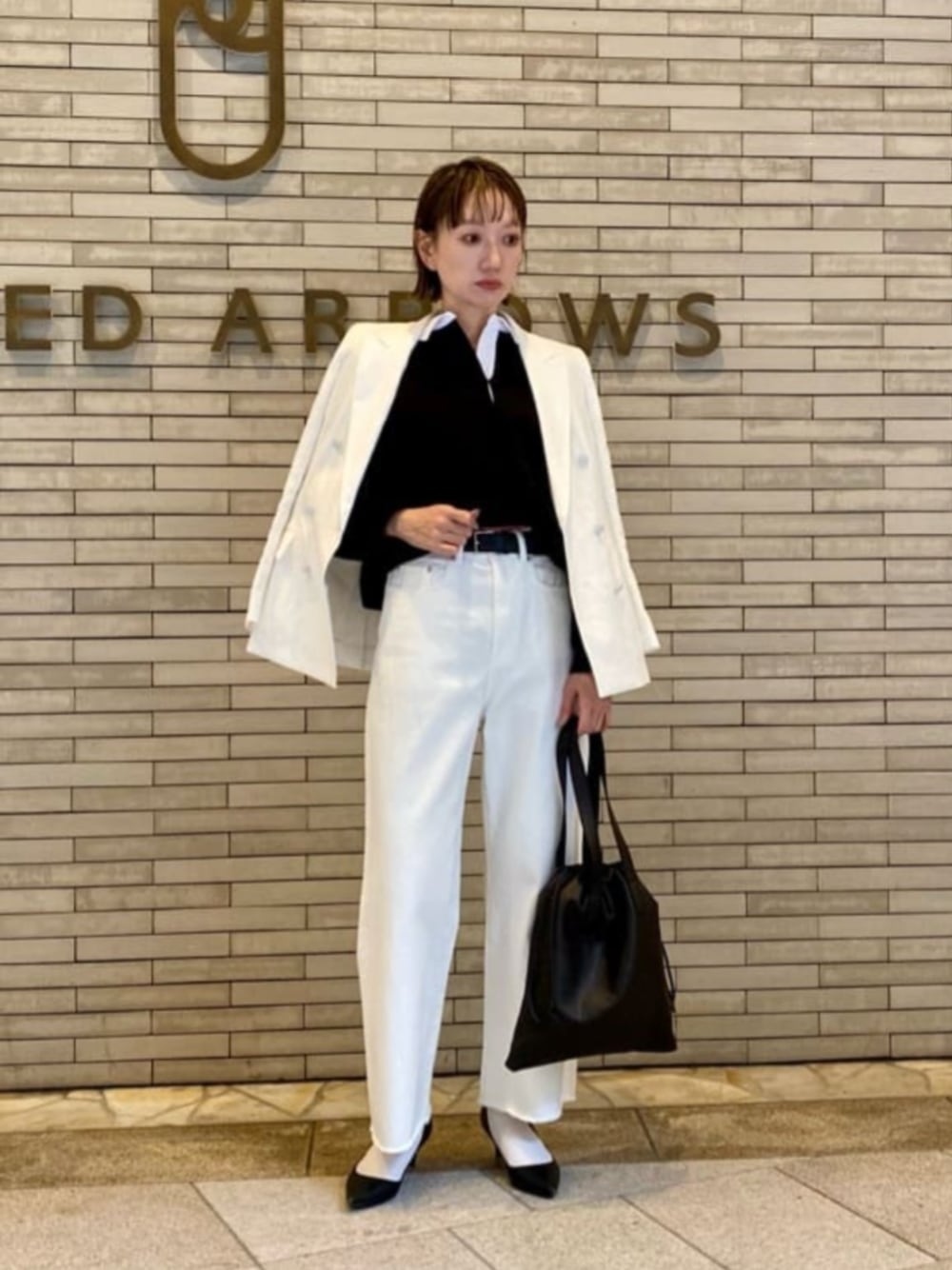 「ベーシック/トラッド、骨格ナチュラル、イエベ春、ジャケット」｜「UNITED ARROWSのカットオフ デニムパンツ（デニムパンツ、ホワイト系）」を使った、平敷（hirashiki）さん（レディース・169cm）の冬コーディネートの1枚目の写真