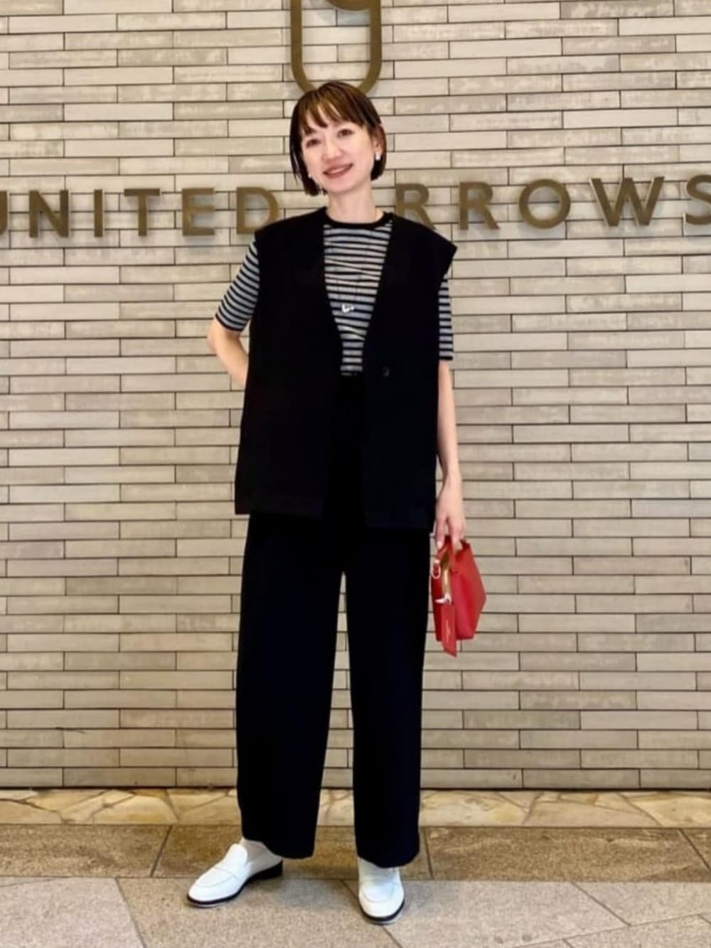 「骨格ナチュラル、イエベ春、セットアップ」｜「UNITED ARROWSのレザー コインローファー（ローファー、ホワイト系）」を使った、平敷（hirashiki）さん（レディース・169cm）の春コーディネートの1枚目の写真
