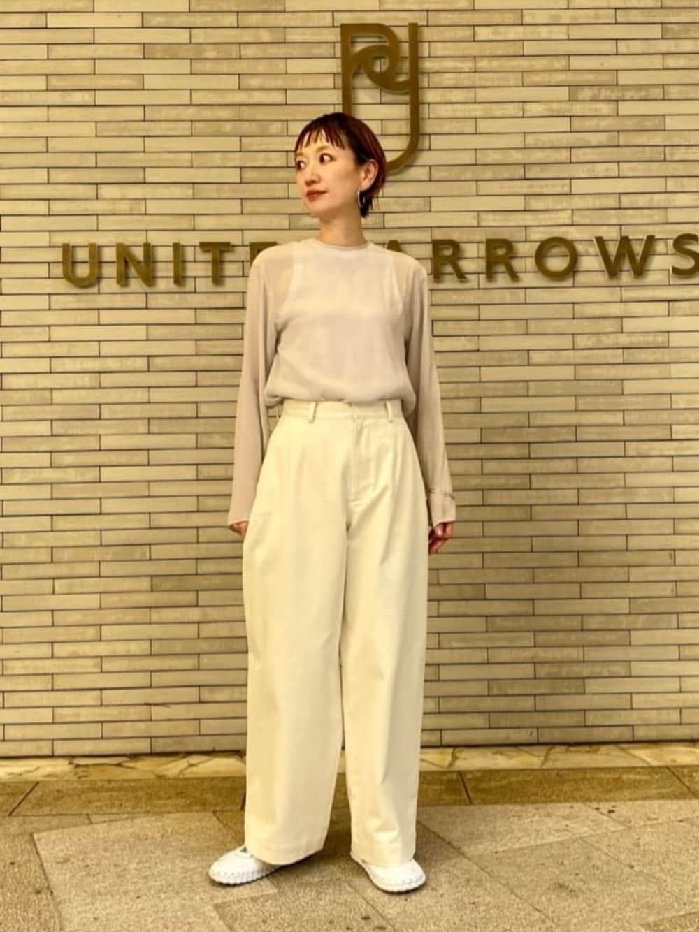 「モード、ベーシック/トラッド、フェミニン、骨格ナチュラル、ブラウス、LOEFF」｜「ASTRAETの＜ASTRAET＞フライス アメリカンスリーブタンクトップ（タンクトップ、ホワイト系）」を使った、平敷（hirashiki）さん（レディース・169cm）の夏コーディネートの1枚目の写真