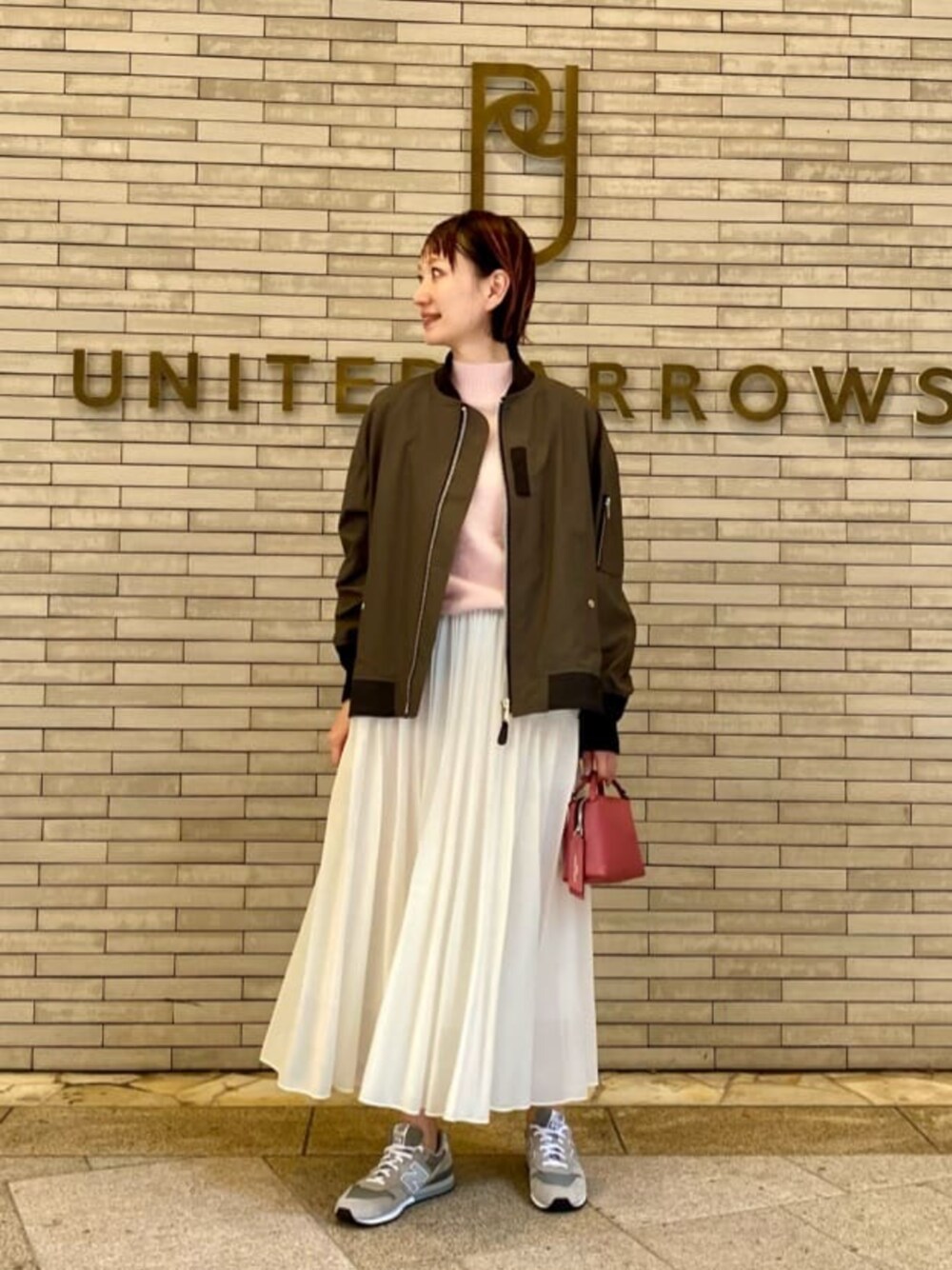 「フェミニン、骨格ナチュラル、イエベ春」｜「UNITED ARROWSのフォックスカシミヤ ニットベスト（ベスト、ピンク系）」を使った、平敷（hirashiki）さん（レディース・169cm）の秋コーディネートの1枚目の写真