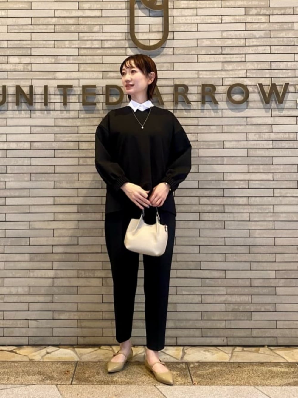 「骨格ナチュラル、イエベ春、フォーマル、セレモニー、セレモニー服、セットアップ、卒入園、入学式、入園式、卒業式、卒園式、UNITED ARROWS、春服、春コーデ」｜「PHILIPPE AUDIBERTの【別注】＜PHILIPPE AUDIBERT＞DINA F/PL バングル（ブレスレット、ゴールド系）」を使った、平敷（hirashiki）さん（レディース・169cm）の冬コーディネートの1枚目の写真