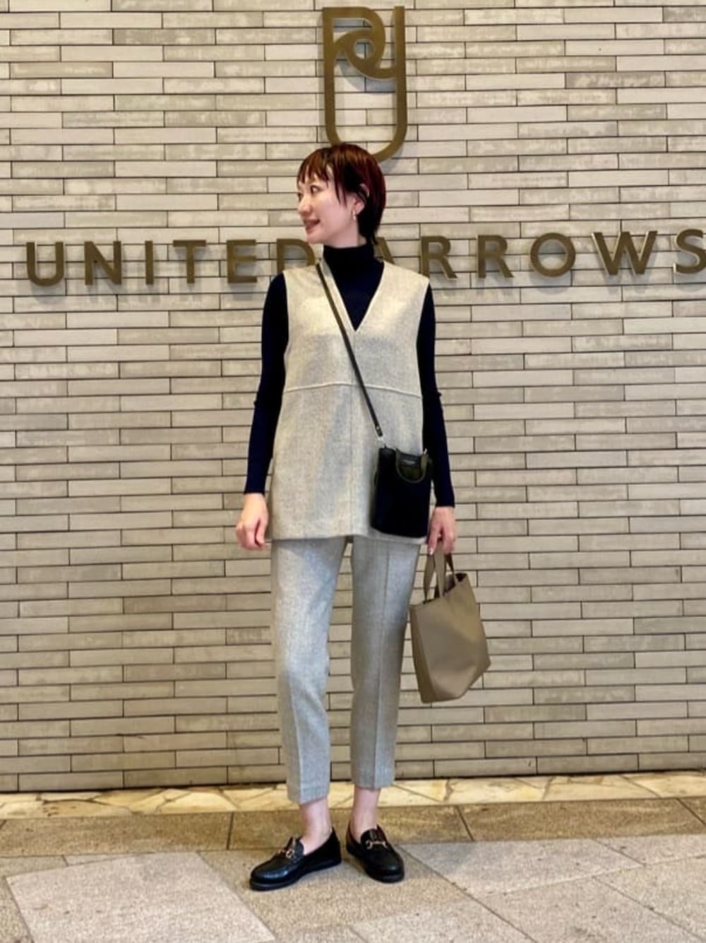 「ベーシック/トラッド、骨格ナチュラル、イエベ春」｜「UNITED ARROWSのシルクリブ タートルネック ニット（ニット/セーター、ブルー系）」を使った、平敷（hirashiki）さん（レディース・169cm）の秋コーディネートの1枚目の写真