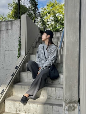「MIRROR STOKE（ミラーストーク）の≪WEB限定≫【新色追加】TATOO PRINT LONG SLEEVE TEE/タトゥープリントロングスリーブティー（Tシャツ/カットソー、グレー系）」を使った、たろ☺︎さん（レディース・165cm）の秋コーディネート