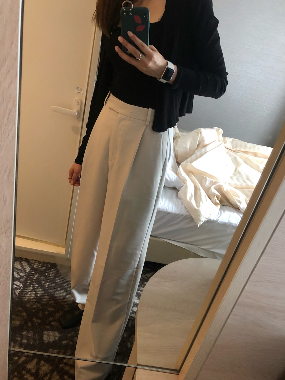 「秋服、休日スタイル、秋のコーデ、オトナカジュアル、ZARA、カーディガン」｜「ZARAのアイテム（スラックス、ホワイト系）」を使った、ぴょんさん（レディース・172cm）の秋コーディネートの1枚目の写真