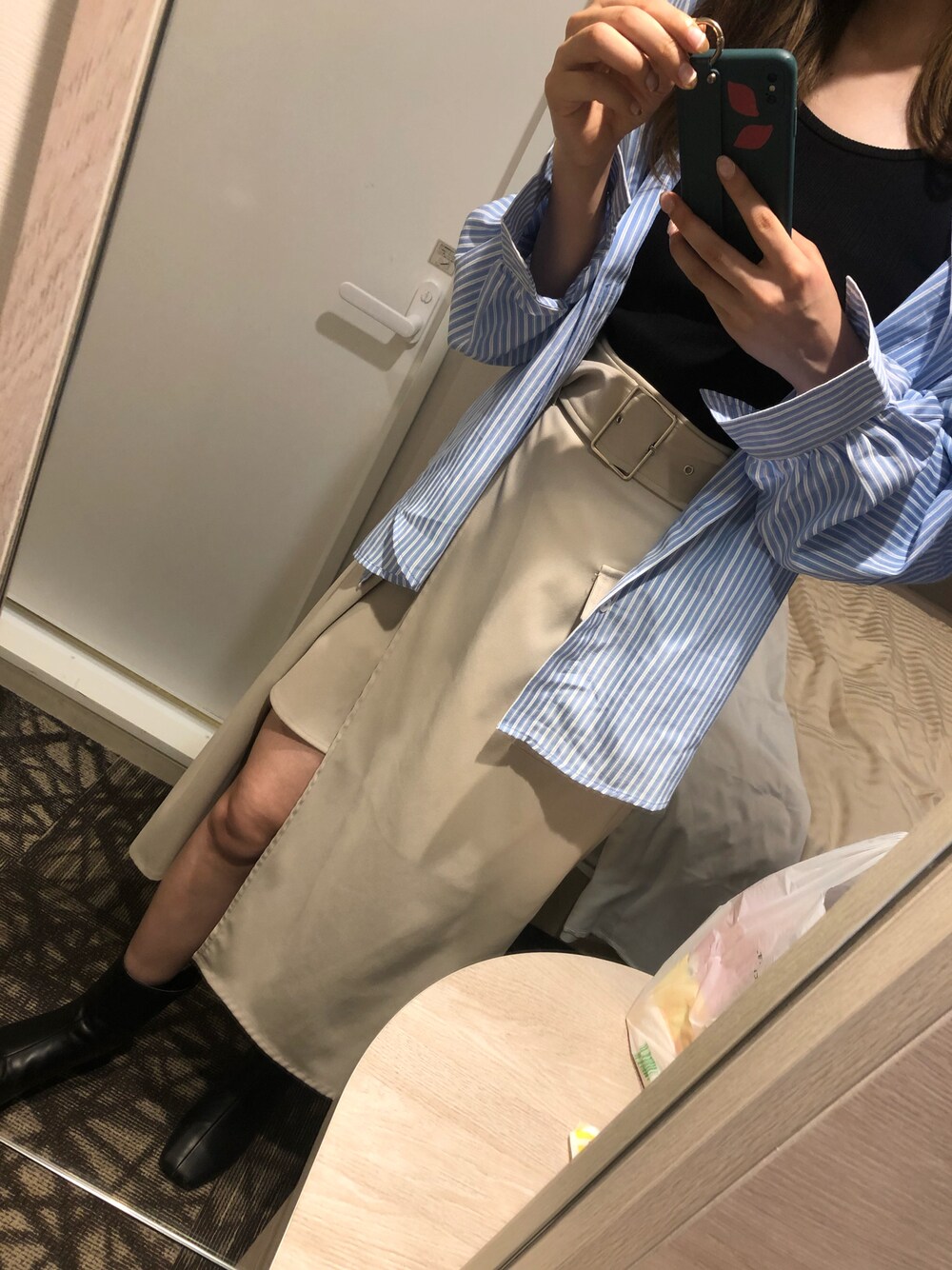 「秋服、休日スタイル、韓国ファッション、高身長女子、シャツスタイル、ラップスカート」｜「MURUAのワイドベルトラップスカート（スカート、ホワイト系）」を使った、ぴょんさん（レディース・172cm）の秋コーディネートの1枚目の写真