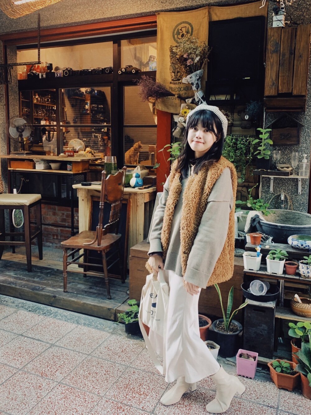 「BEAMS、BEAMS BOY、マーメイドスカート、私の推しブランド、今日のコーデ、冬コーデ、淡色コーデ、淡色女子」｜「LOWRYS FARMのストレッチヒールブーツ　851418（ブーツ、ホワイト系）」を使った、ゆめさん（レディース・160cm）の冬コーディネートの1枚目の写真