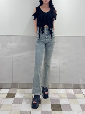 「EMODA（エモダ）のラッフルカットアウトトップ（Tシャツ/カットソー、ブラック系）」を使った、川越祐莉さん（レディース・174cm）の夏コーディネート