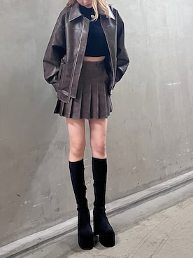 「レザースカート」｜「アイテム（ブルゾン）」を使った、川越祐莉さん（レディース・173cm）の秋コーディネート