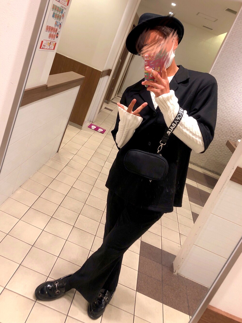 「秋冬コーデ、休日スタイル、シンプル、ゆるコーデ、きれいめカジュアル、大人カジュアル、おしゃれさんと繋がりたい、秋コーデ、ワイドパンツ、今日のコーデ、キレイめ、ニット、モノトーン、モノトーンコーデ、冬」｜「graceのアイテム（ハット、ブラック系）」を使った、Renさん（メンズ・177cm）の秋コーディネートの1枚目の写真