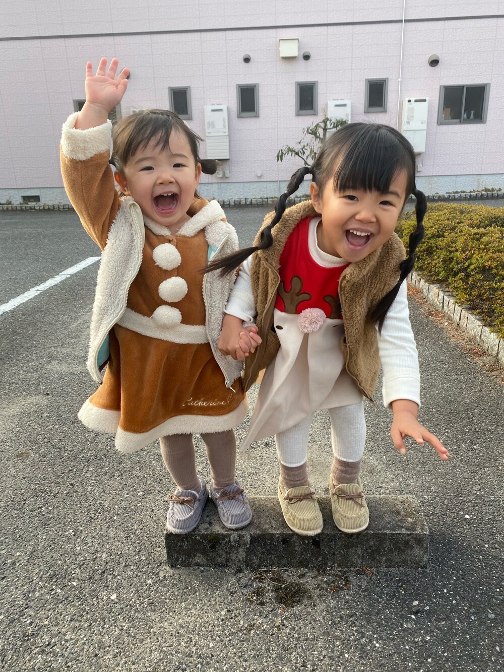 「クリスマスコーデ、メリークリスマス、トナカイ」｜「Birthdayのアイテム（シューズ、ベージュ系）」を使った、U&h¨̮♡さん（キッズ・90cm）の冬コーディネートの1枚目の写真