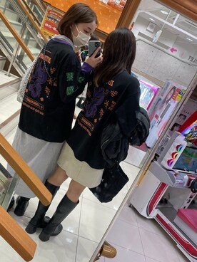 「ずっと真夜中でいいのに。のアイテム（Tシャツ/カットソー、ブラック系）」を使った、つんつるてんさん（レディース・161cm）の春コーディネート