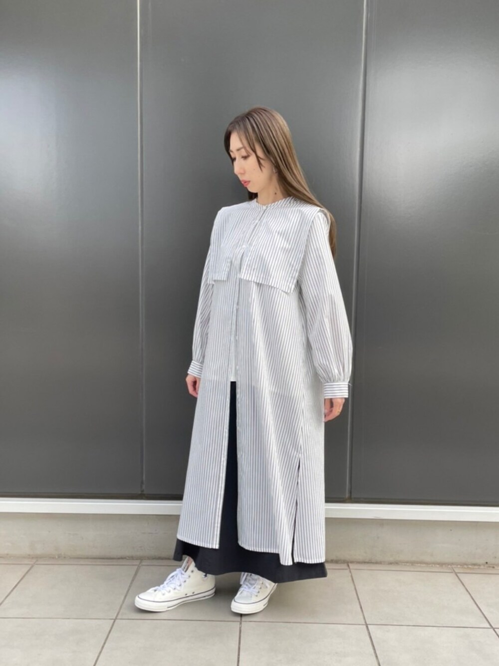 「ビッグカラー、ストライプ、ワンピース、コンバース、白スニーカー、ロングワンピース、春服みてみて、ロングヘア、低身長、春コーデ、ママコーデ、骨格ウェーブ、abahouse mavie、シャツワンピース、ハイカットスニーカー」｜「abahouse mavieのブロードワンピース（ワンピース、その他）」を使った、shihoさん（レディース・158cm）の春コーディネートの1枚目の写真