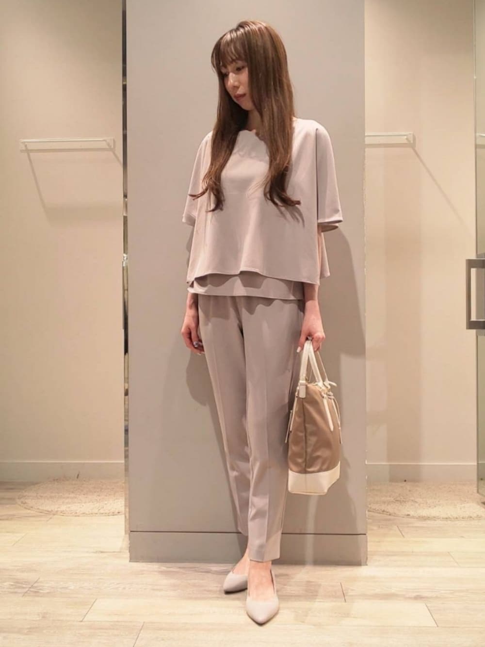 「セットアップ、シンプルコーデ、パンツスタイル、ベージュ、オトナ女子、ラクチンコーデ、abahouse mavie、LOWELL things、Aubannister、いいね&フォロー よろしくお願いします☺︎」｜「abahouse mavieの【2WAY】ecru フレアースリーブセットアップ（スーツセット、ベージュ系）」を使った、shihoさん（レディース・158cm）の夏コーディネートの1枚目の写真