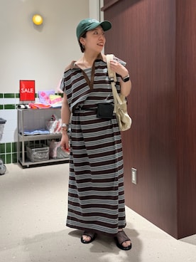 「MAQWEL（マクウェル）の【MAQWEL/マクウェル】ウォッシャブルマルチボーダースキッパーワンピース（ワンピース、ベージュ系）」を使った、Akari Yasuiさん（レディース・145cm）の夏コーディネート