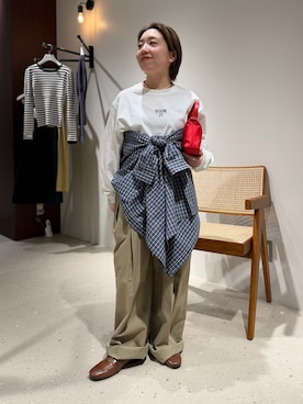 「MAQWEL（マクウェル）の【MAQWEL/マクウェル】ワークワイドパンツ（その他パンツ、ベージュ系）」を使った、Akari Yasuiさん（レディース・145cm）の秋コーディネート