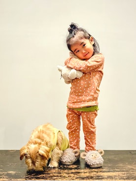 「アイテム（ルームシューズ/スリッパ）」を使った、KOOOさん（キッズ・90cm）の冬コーディネート