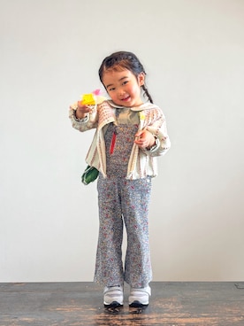 「NEW BALANCE（ニューバランス）のnew balance/ニューバランス キッズ スニーカー カジュアル マジックテープ 軽量 定番 通学 運動 IZ996（スニーカー、グレー系）」を使った、KOOOさん（キッズ・90cm）の春コーディネート