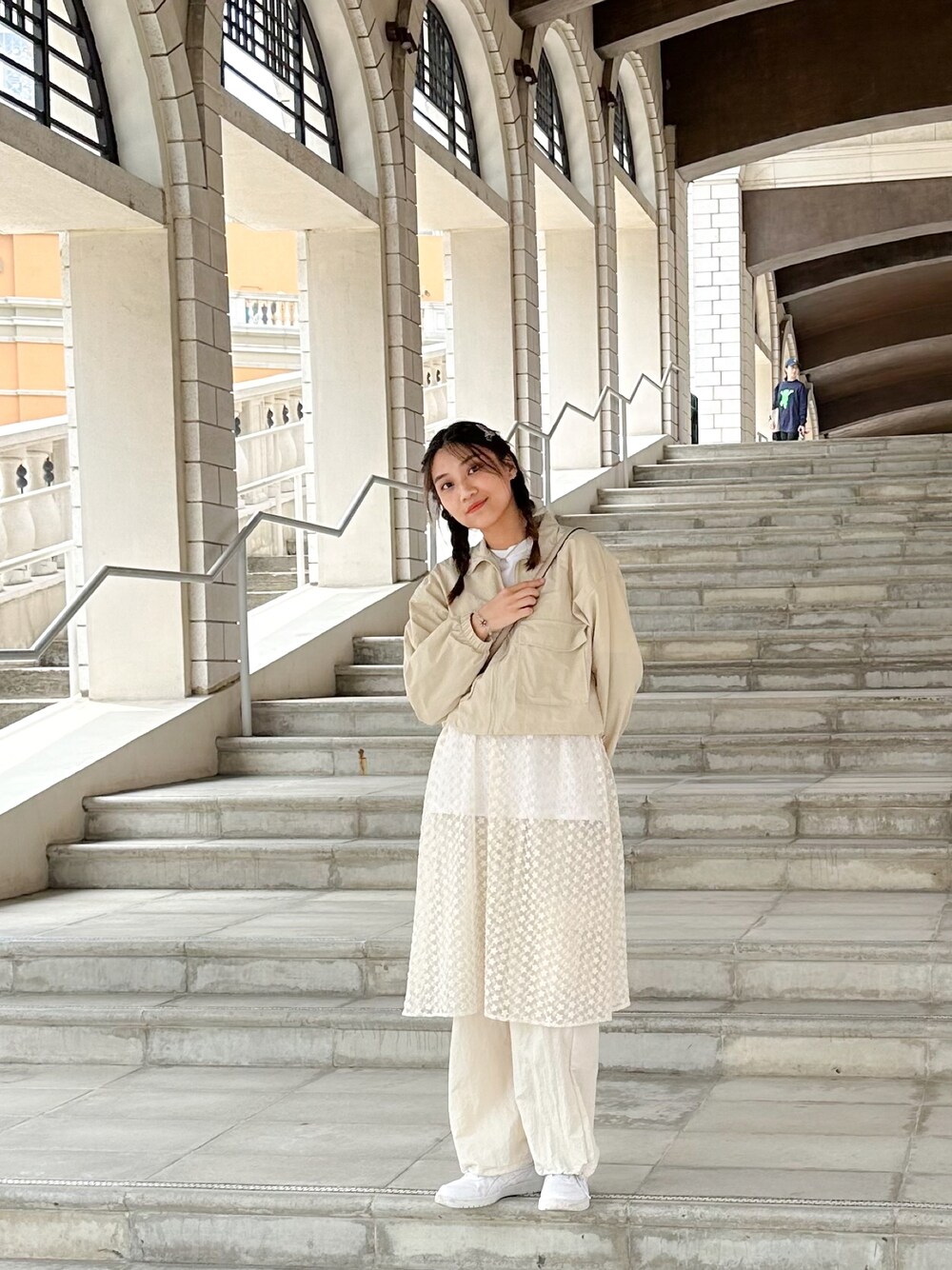 「シアートップス、淡色コーデ、春コーデ、春夏コーデ、ナイロンジャケット、パステルカラー、今日のコーデ、ootd、着回しコーデ、プチプラコーデ、休日スタイル、キャミワンピ、高身長女子、レイヤードスタイル、ゆったりコーデ」｜「ASICSのJAPAN S（スニーカー、ホワイト系）」を使った、sumさん（レディース・170cm）の春コーディネートの1枚目の写真
