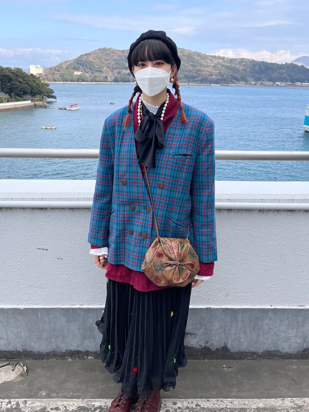 「休日コーデ、秋冬コーデ、お洒落さんとつながりたい、着回しコーデ、冬、ootd、高身長女子、古着、ヴィンテージ」｜「VINTAGEのアイテム（ノーカラージャケット、ブルー系）」を使った、hinanoさん（レディース・170cm）の冬コーディネートの1枚目の写真